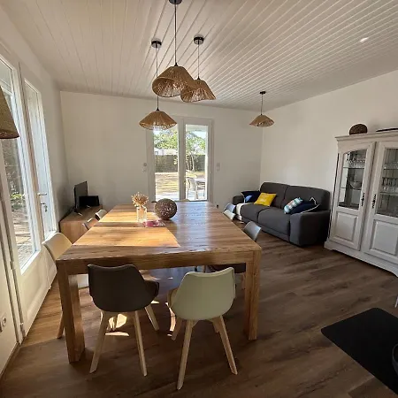 Maison Climatisee A 450 Metres De La
