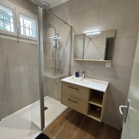 Maison Climatisee A 450 Metres De La